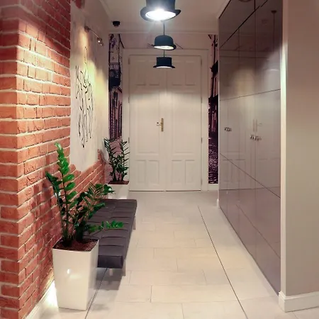 布兰斯卡6号公寓式酒店