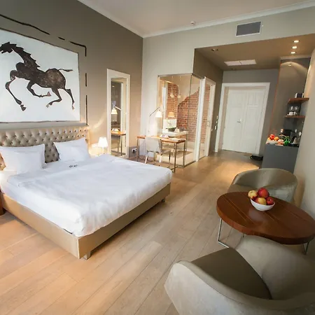 布兰斯卡6号公寓式酒店