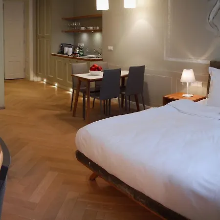 布兰斯卡6号公寓式酒店 4*