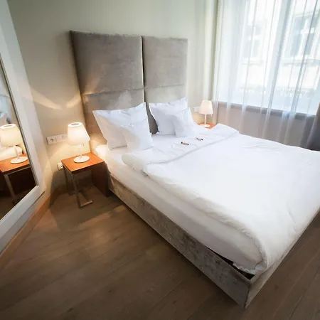 布兰斯卡6号公寓式酒店