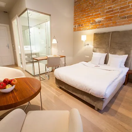 布兰斯卡6号公寓式酒店