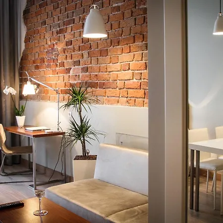 布兰斯卡6号公寓式酒店 4*